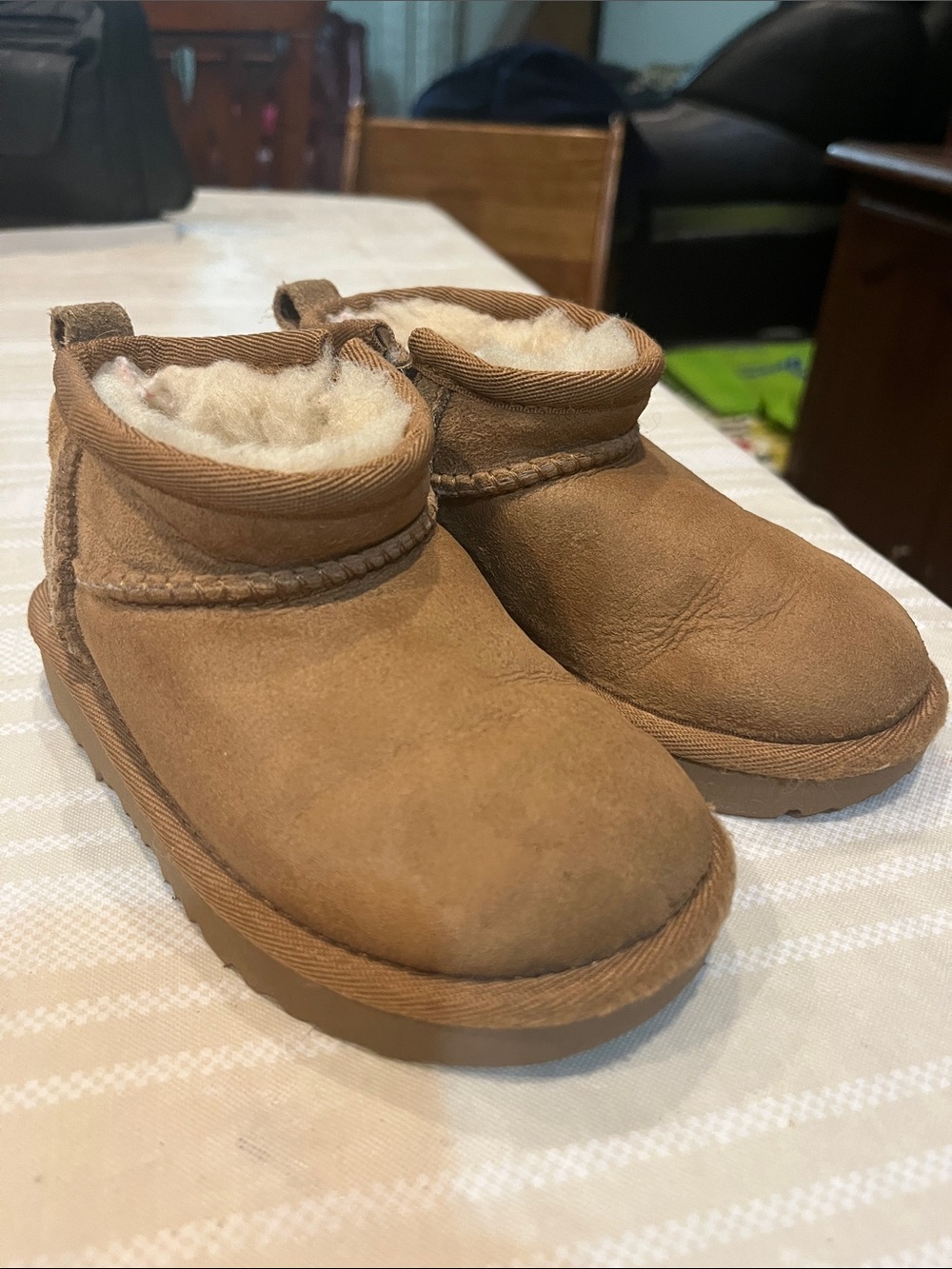 UGG Kids Classic Ultra Mini Boots size 8 Toddler